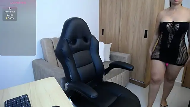 Snapshot of karoll_marquez chatting on 03/24/26, 06:35 karoll marquez online show from 03/24/26, 06:35