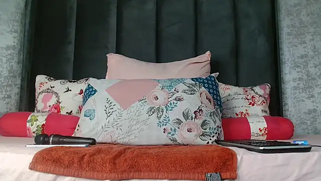 Lucy Blacksilk online show from 11/19/25, 09:15