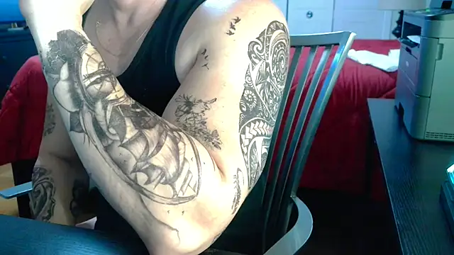 Snapshot of Aaron_Rose25 chatting on 10/21/25, 03:07 Aaron Rose25 online show from 10/21/25, 03:07