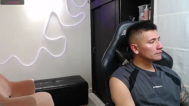 Snapshot of team_dinamite69 chatting on 03/14/25, 03:14 team dinamite69 online show from 03/14/25, 03:14