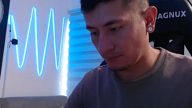 Snapshot of team_dinamite69 chatting on 10/21/25, 02:40 team dinamite69 online show from 10/21/25, 02:40