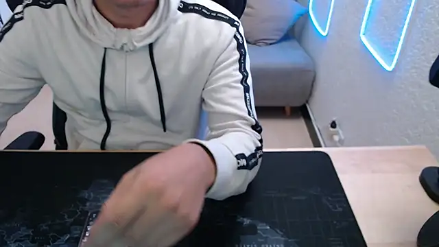 Snapshot of team_dinamite69 chatting on 03/05/26, 12:23 team dinamite69 online show from 03/05/26, 12:23