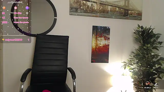 Snapshot of Elena_Ruiz chatting on 12/17/24, 04:45 Elena Ruiz online show from 12/17/24, 04:45