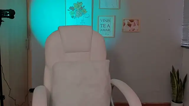 Snapshot of Elena_Ruiz chatting on 01/05/25, 09:57 Elena Ruiz online show from 01/05/25, 09:57