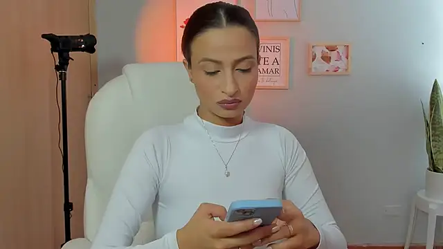 Snapshot of Elena_Ruiz chatting on 01/28/25, 07:00 Elena Ruiz online show from 01/28/25, 07:00