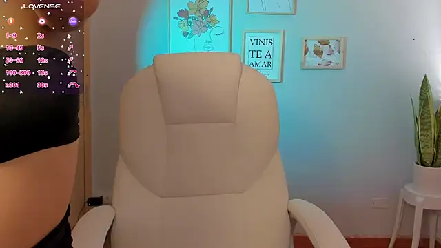 Snapshot of Elena_Ruiz chatting on 01/31/25, 07:08 Elena Ruiz online show from 01/31/25, 07:08