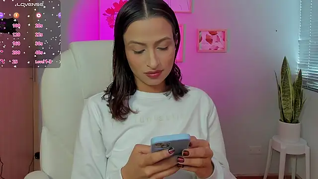 Snapshot of Elena_Ruiz chatting on 02/18/25, 07:41 Elena Ruiz online show from 02/18/25, 07:41