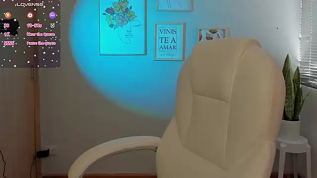 Snapshot of Elena_Ruiz chatting on 02/21/25, 06:04 Elena Ruiz online show from 02/21/25, 06:04