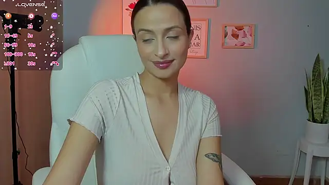 Snapshot of Elena_Ruiz chatting on 02/22/25, 11:46 Elena Ruiz online show from 02/22/25, 11:46