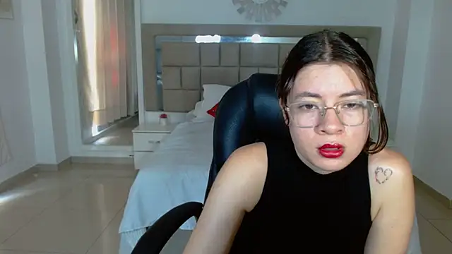 zoecruzz online show from 11/08/25, 03:12