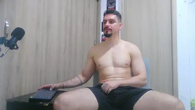 Aaron kwok28 online show from 12/02/25, 03:12