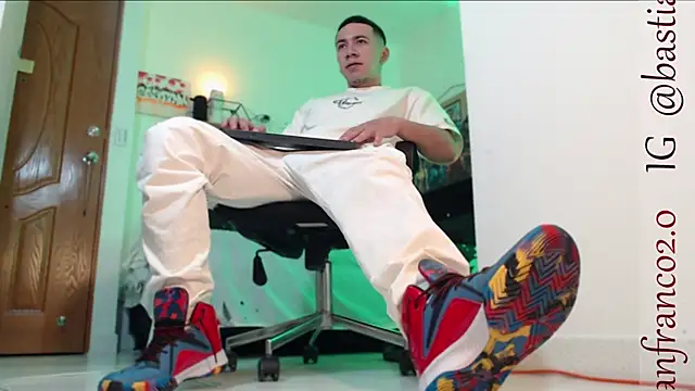 Snapshot of marc_ginale chatting on 12/25/24, 02:35 marc ginale online show from 12/25/24, 02:35