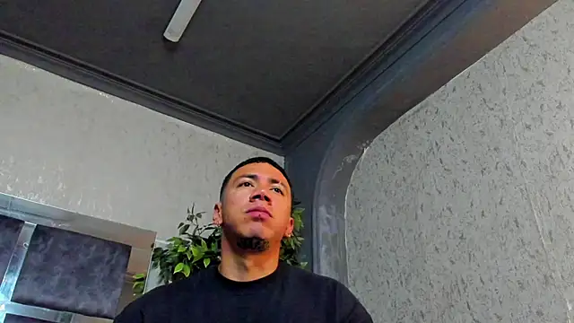 Snapshot of marc_ginale chatting on 10/25/25, 02:02 marc ginale online show from 10/25/25, 02:02