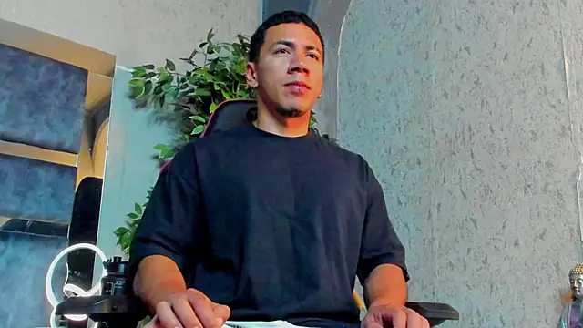 Snapshot of marc_ginale chatting on 11/04/25, 12:37 marc ginale online show from 11/04/25, 12:37