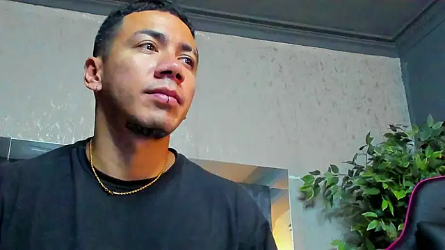 Snapshot of marc_ginale chatting on 11/10/25, 01:21 marc ginale online show from 11/10/25, 01:21