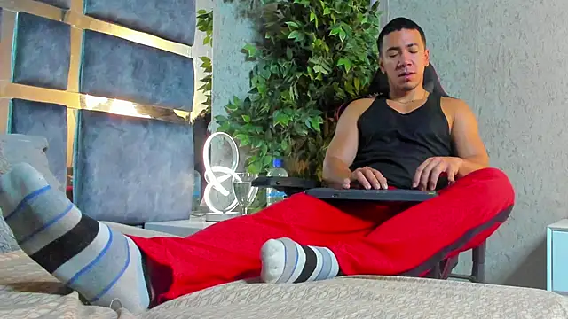 Snapshot of marc_ginale chatting on 11/26/25, 01:12 marc ginale online show from 11/26/25, 01:12