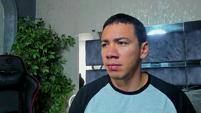 Snapshot of marc_ginale chatting on 12/02/25, 12:43 marc ginale online show from 12/02/25, 12:43