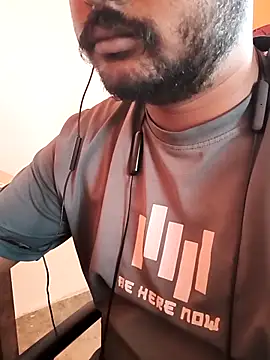 Snapshot of manoj_master chatting on 11/11/25, 08:03 manoj master online show from 11/11/25, 08:03