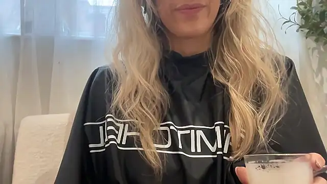 mollywilde online show from 11/10/25, 10:58