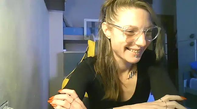 Feli blue online show from 12/04/24, 12:14