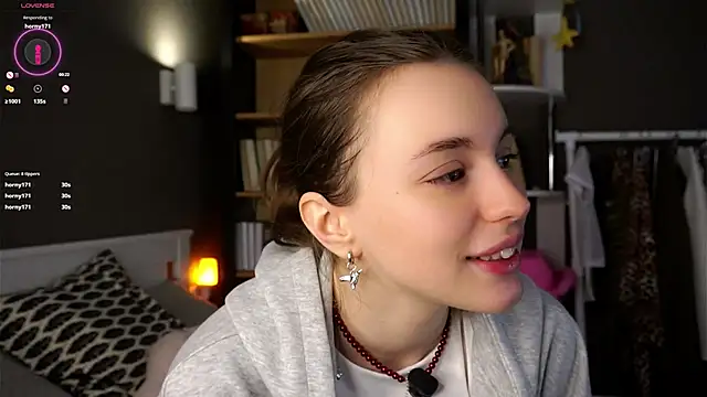 Snapshot of DarylBarks chatting on 10/17/25, 11:18 DarylBarks online show from 10/17/25, 11:18