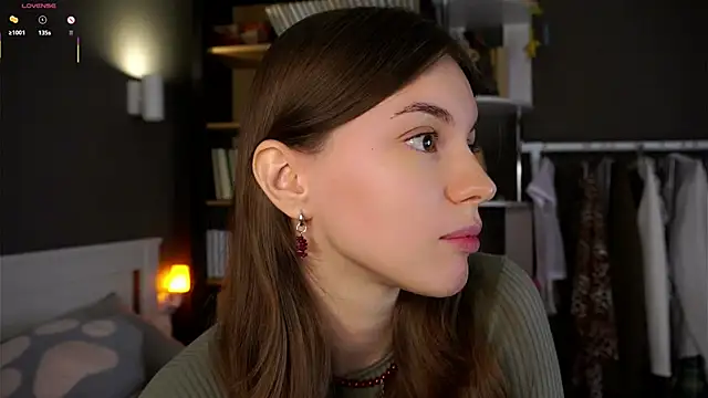 Snapshot of DarylBarks chatting on 10/19/25, 01:06 DarylBarks online show from 10/19/25, 01:06