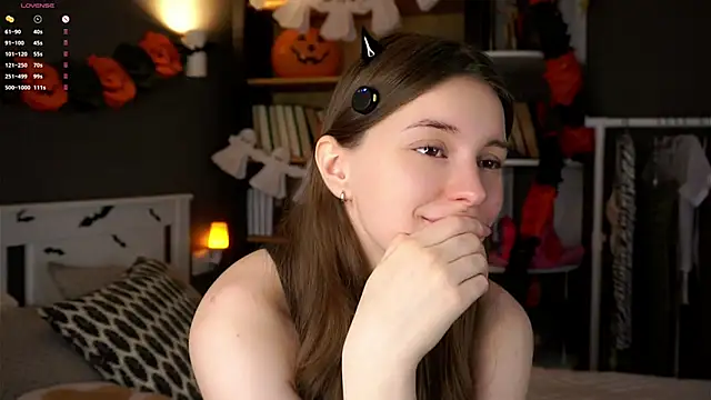 Snapshot of DarylBarks chatting on 10/31/25, 01:17 DarylBarks online show from 10/31/25, 01:17