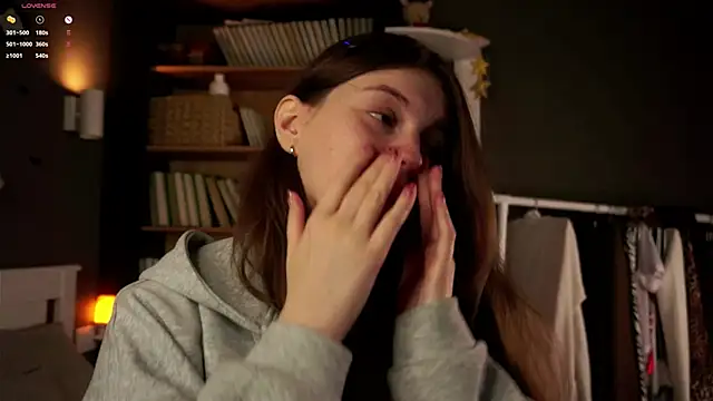 Snapshot of DarylBarks chatting on 11/09/25, 01:04 DarylBarks online show from 11/09/25, 01:04