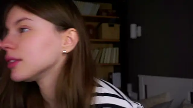 Snapshot of DarylBarks chatting on 12/14/25, 01:11 DarylBarks online show from 12/14/25, 01:11