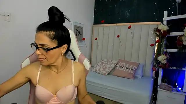 margot smith  online show from 03/16/26, 12:42