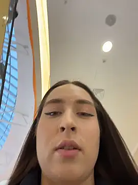 Holly Play online show from 12/17/25, 12:11