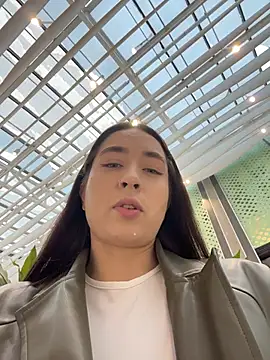 Holly Play online show from 04/06/26, 11:55