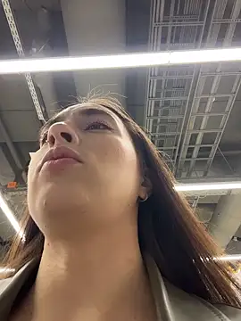 Holly Play online show from 04/08/26, 12:05