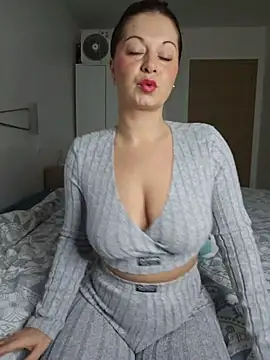 Snapshot of Chaudesquirt chatting on 01/09/26, 07:11 Chaudesquirt online show from 01/09/26, 07:11