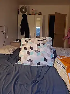 Snapshot of Chaudesquirt chatting on 02/18/26, 07:04 Chaudesquirt online show from 02/18/26, 07:04