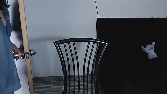 LESLIEBLACK  online show from 02/19/25, 09:47