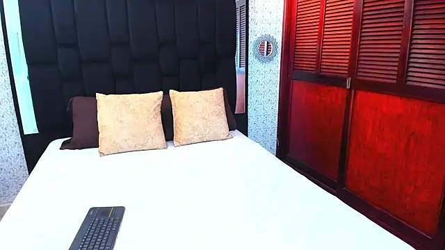 Isabella Flores online show from 03/20/25, 03:02