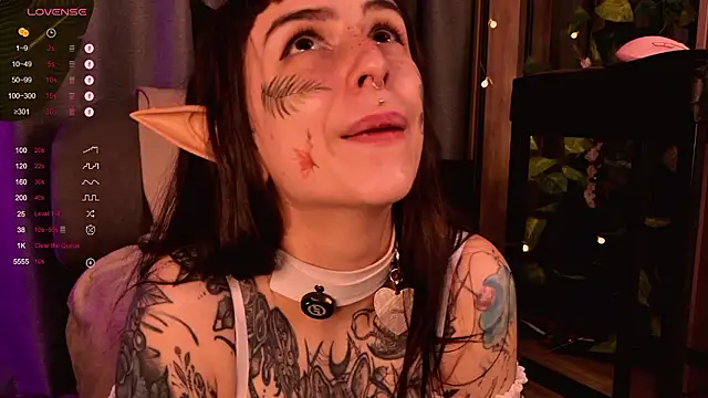 Snapshot of MichaellaMoon chatting on 12/05/24, 03:26 MichaellaMoon online show from 12/05/24, 03:26