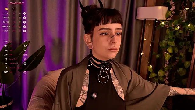 Snapshot of MichaellaMoon chatting on 12/12/24, 08:32 MichaellaMoon online show from 12/12/24, 08:32