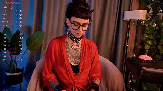 Snapshot of MichaellaMoon chatting on 12/19/24, 11:57 MichaellaMoon online show from 12/19/24, 11:57