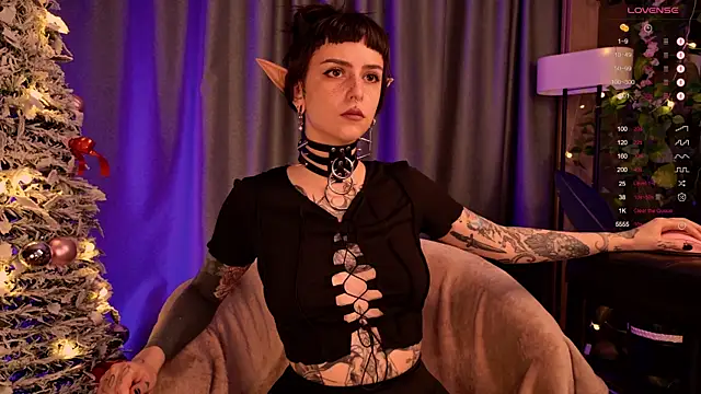 Snapshot of MichaellaMoon chatting on 12/21/24, 08:43 MichaellaMoon online show from 12/21/24, 08:43