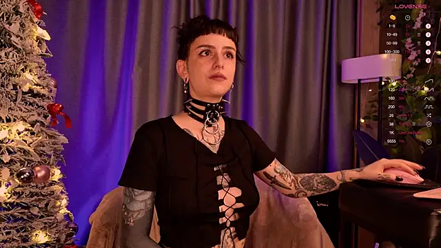 Snapshot of MichaellaMoon chatting on 12/22/24, 02:49 MichaellaMoon online show from 12/22/24, 02:49