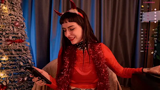 Snapshot of MichaellaMoon chatting on 12/31/24, 11:06 MichaellaMoon online show from 12/31/24, 11:06