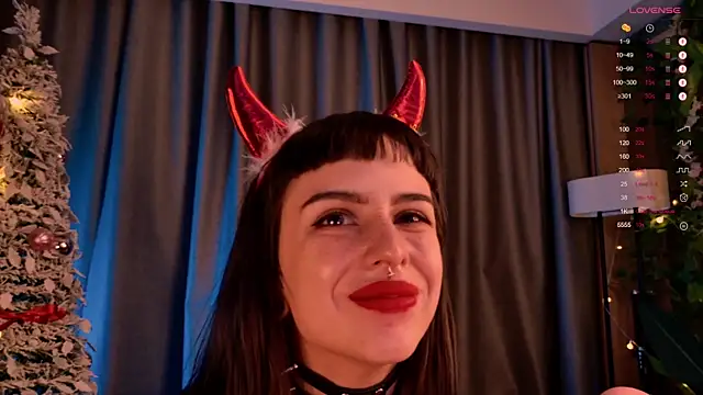 Snapshot of MichaellaMoon chatting on 01/01/25, 02:19 MichaellaMoon online show from 01/01/25, 02:19