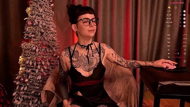 Snapshot of MichaellaMoon chatting on 01/04/25, 12:59 MichaellaMoon online show from 01/04/25, 12:59