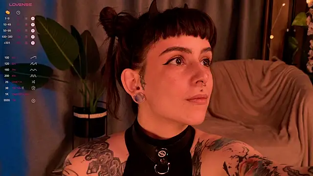 Snapshot of MichaellaMoon chatting on 01/10/25, 11:18 MichaellaMoon online show from 01/10/25, 11:18