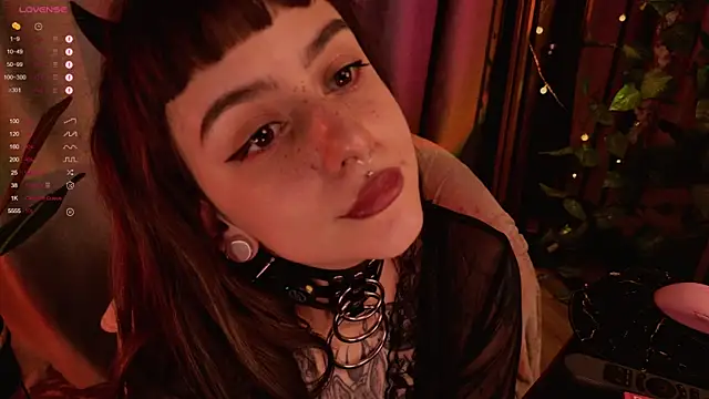 Snapshot of MichaellaMoon chatting on 01/24/25, 01:45 MichaellaMoon online show from 01/24/25, 01:45