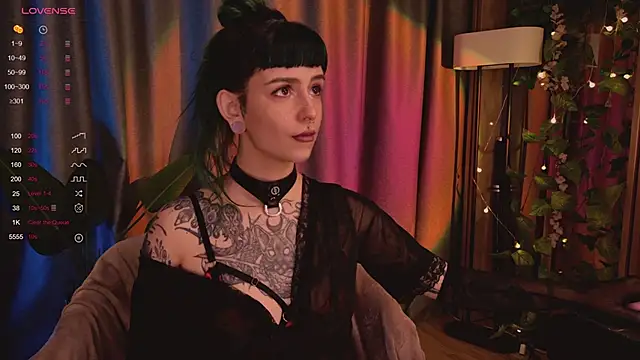 Snapshot of MichaellaMoon chatting on 02/05/25, 10:12 MichaellaMoon online show from 02/05/25, 10:12