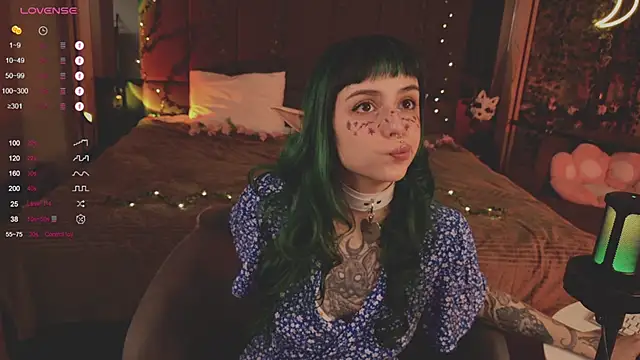 Snapshot of MichaellaMoon chatting on 02/26/25, 12:36 MichaellaMoon online show from 02/26/25, 12:36