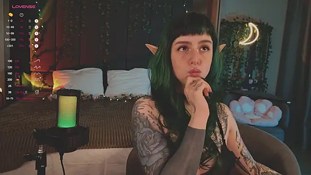 Snapshot of MichaellaMoon chatting on 02/28/25, 06:21 MichaellaMoon online show from 02/28/25, 06:21